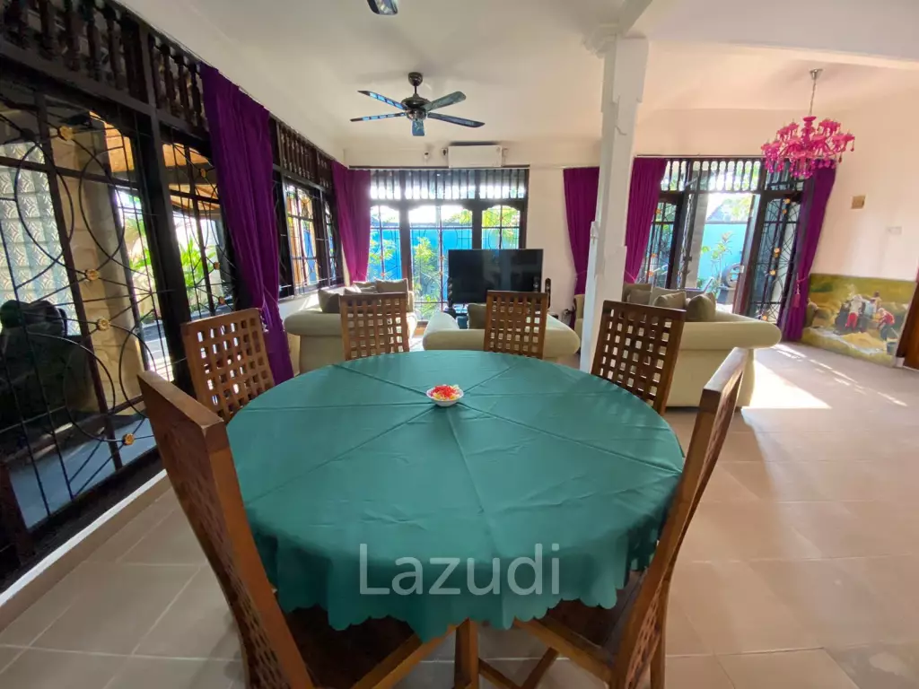 Balinese Villa Steps Away from Facilities
