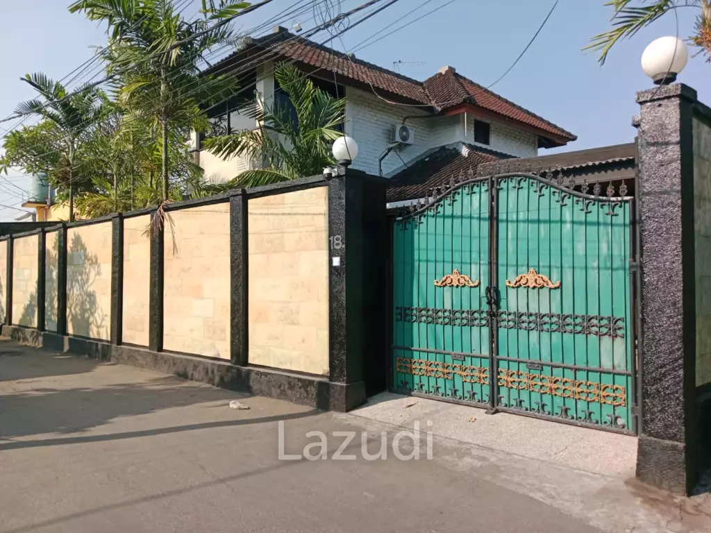 Balinese Villa Steps Away from Facilities