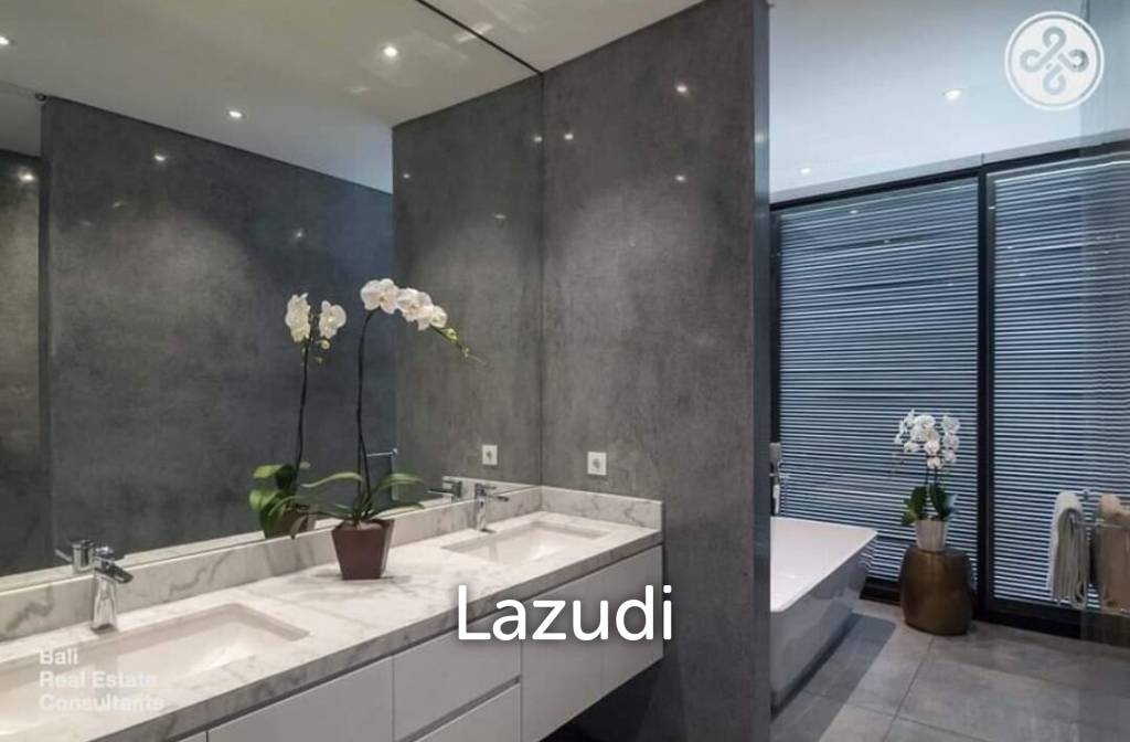 Ultra Chic With Clean Lines – Umalas Villa
