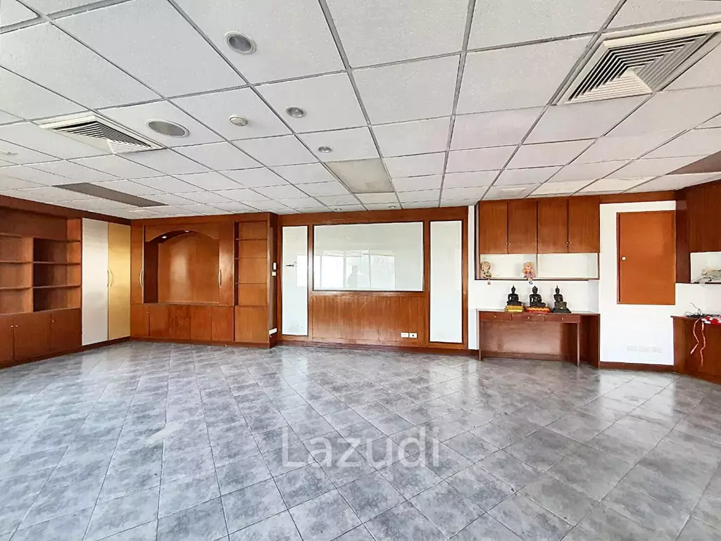 Office of rent Charoen Nakhon Rd