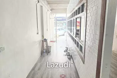Building For rent in Suea Pa Road