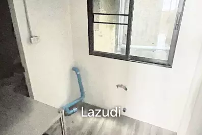 Building For rent in Suea Pa Road