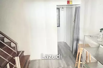 Building For rent in Suea Pa Road