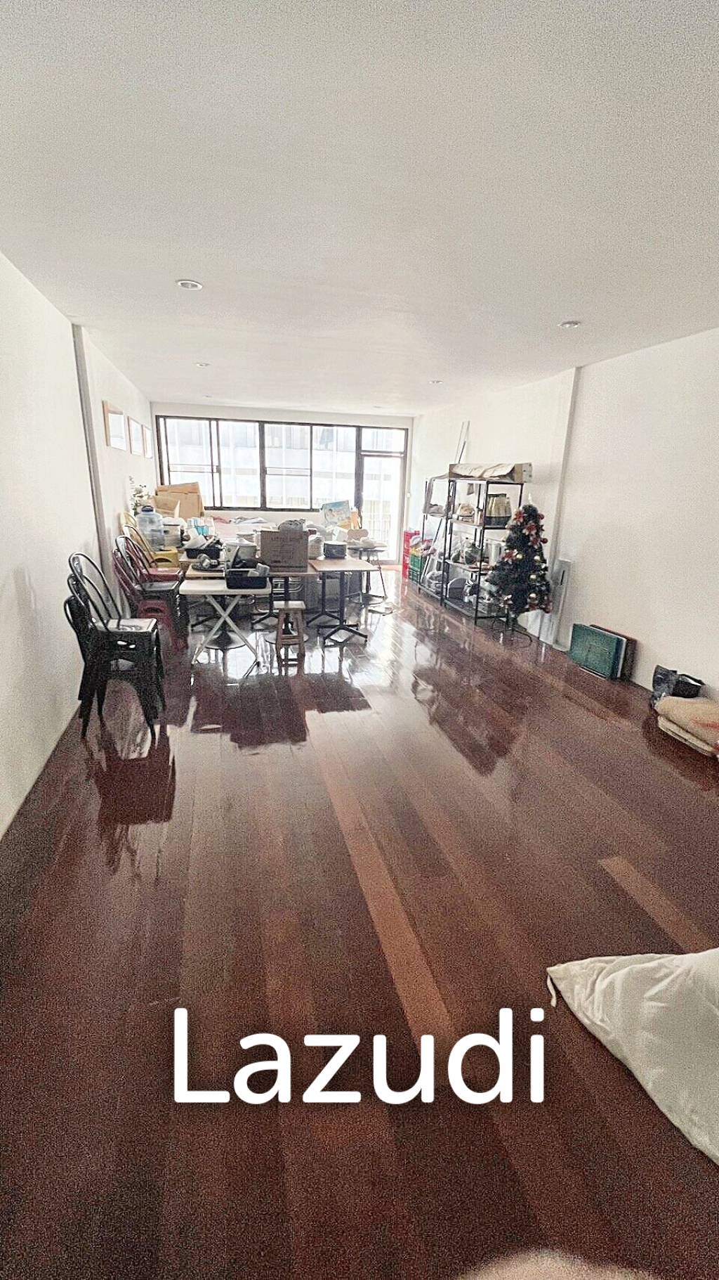 Building For rent in Suea Pa Road