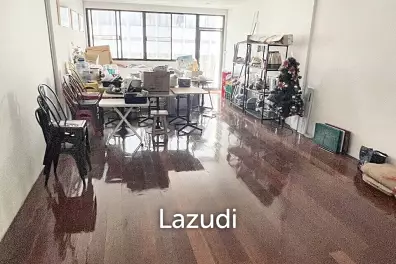 Building For rent in Suea Pa Road