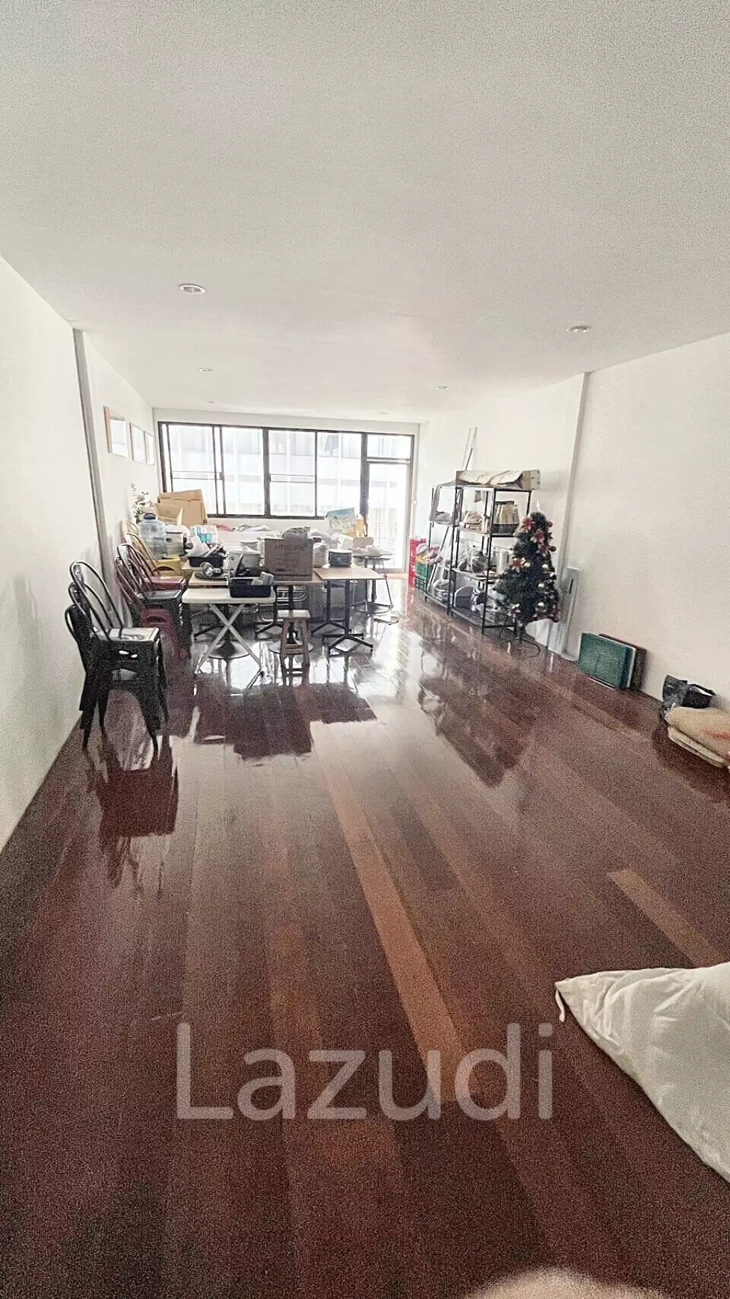 Building For rent in Suea Pa Road
