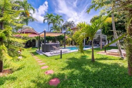 4 Bed 320 SQ.M. Villa For Sale In Rawai