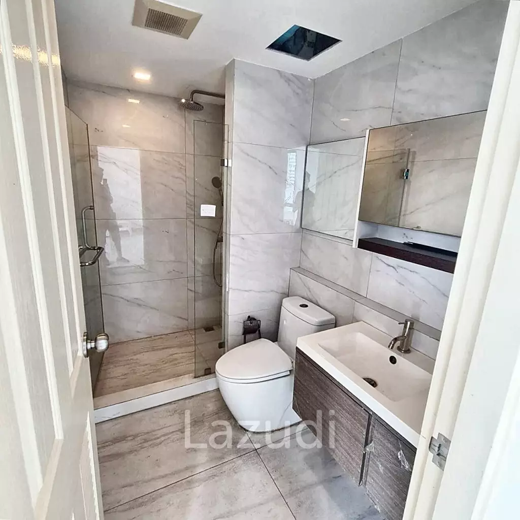 1 Bed 1 Bath 42 SQ.M The ACE Ekamai