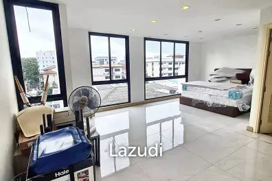 1 Bed 1 Bath 42 SQ.M The ACE Ekamai