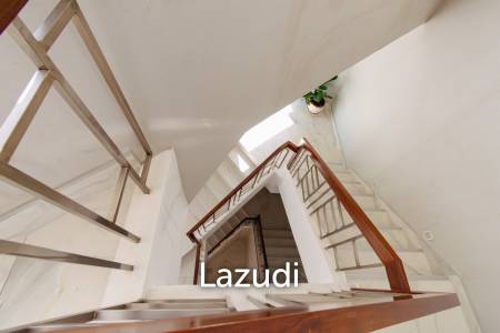 1,597 ตร.ม 7 เตียง 9 อาบน้ำ วิลล่า For ขาย