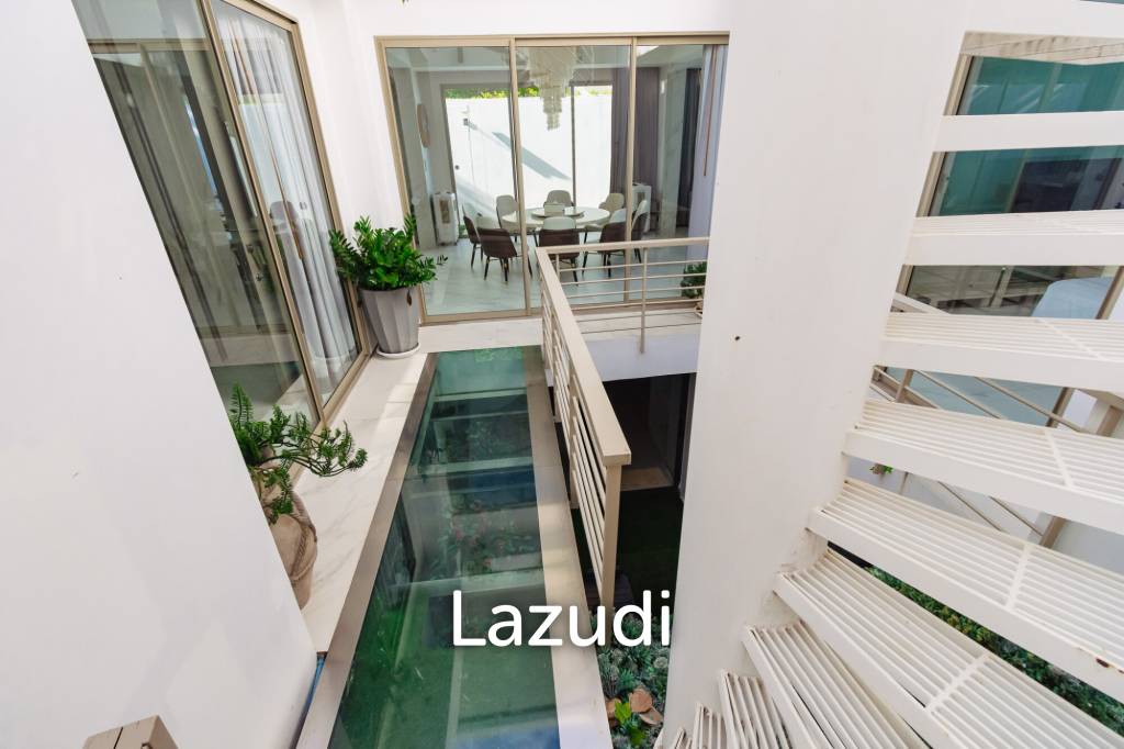 1,597 ตร.ม 7 เตียง 9 อาบน้ำ วิลล่า For ขาย