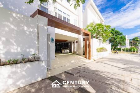 KEHAD FA ISOLATED : 6 bed luxury Beach Front Pool Villas