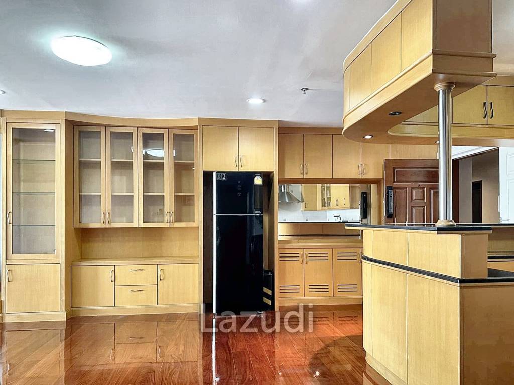 3 Bed 2 Bath 108 SQ.M Baan Ploenchit