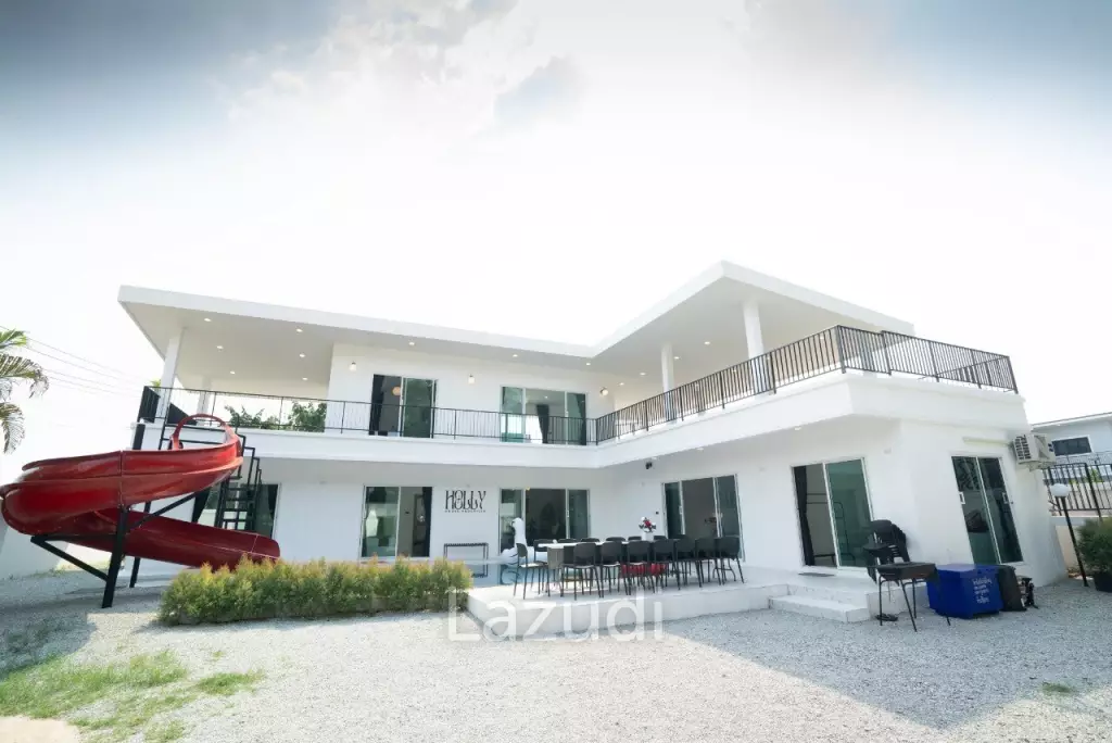 6 Beds 5 Baths 350 SQ.M. House in East Pattaya