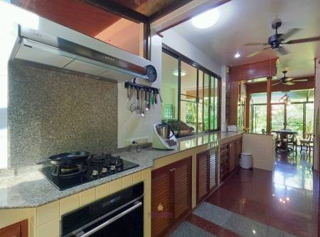 2,000 sqm land, 4 Bedroom Pool Villa in Chalong near Big Buddha Phuket