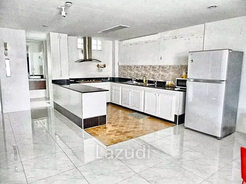 Commercial building for sale/rent in Dindaeng
