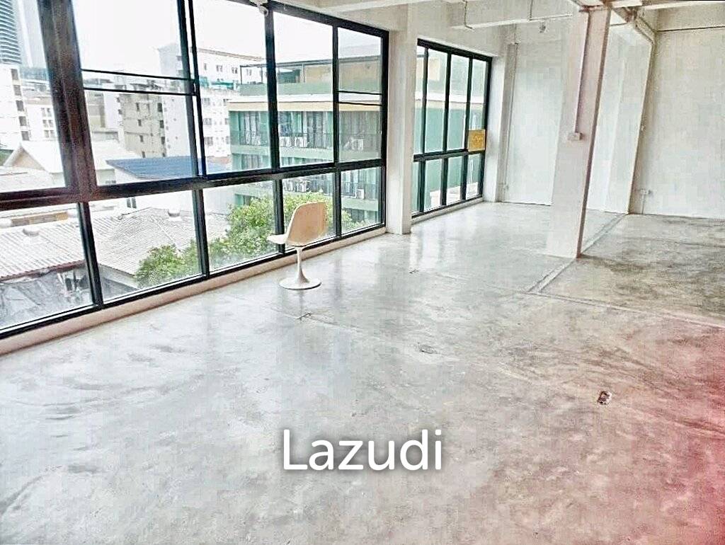 Commercial building for sale/rent in Dindaeng