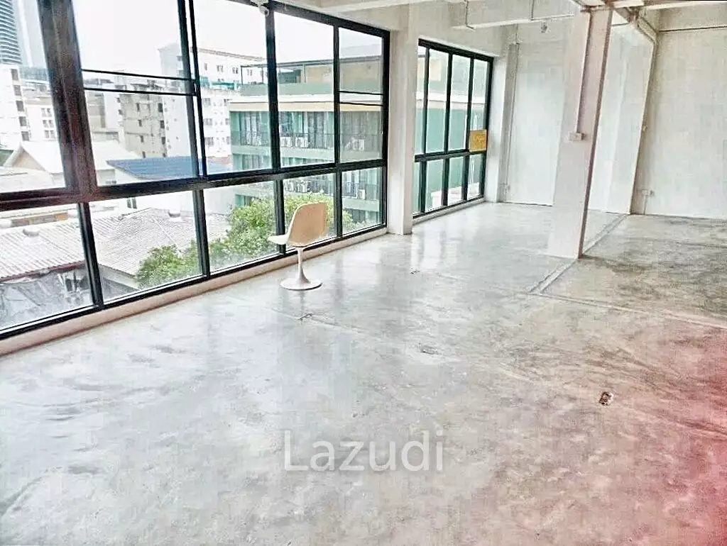 Commercial building for sale/rent in Dindaeng