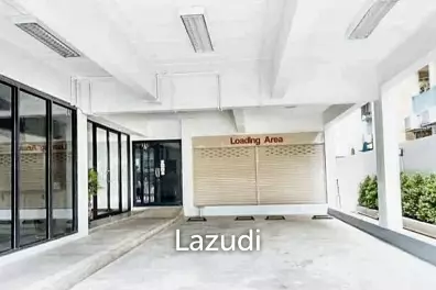 Commercial building for sale/rent in Dindaeng