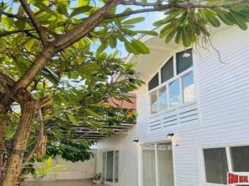 Spacious House with Four Bedrooms and Two Multipurpose Rooms for Sale on a Quiet Ekkamai Alley