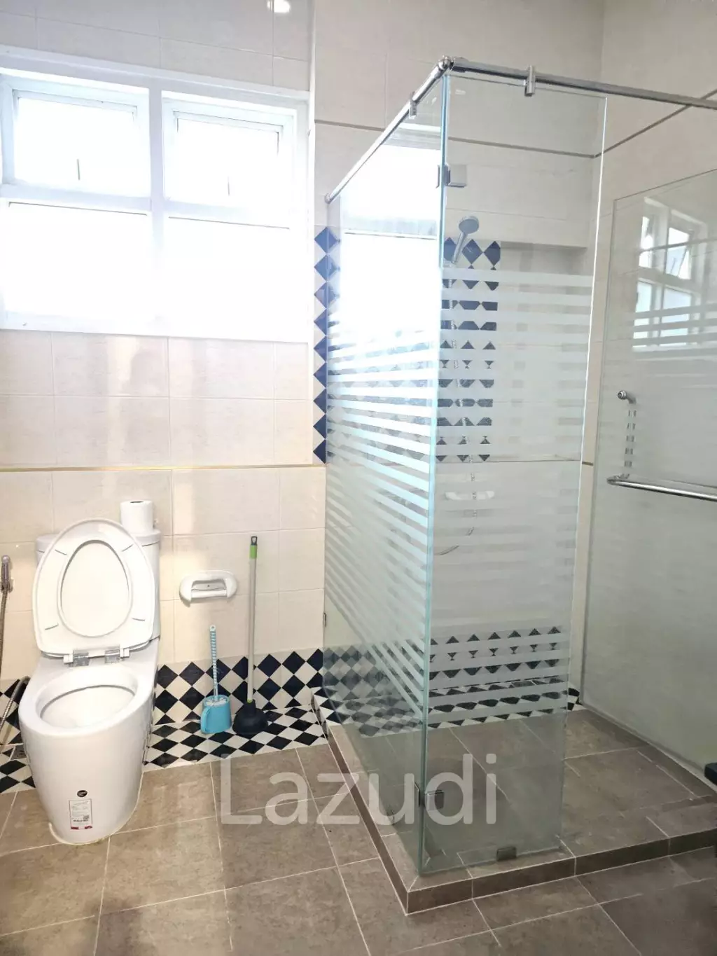 12 Beds 8 Baths 720 SQ.M. Pool Villas Pattaya Park