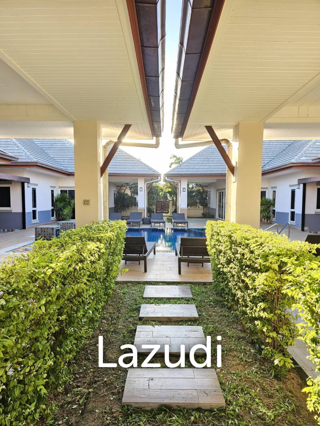 12 Beds 8 Baths 720 SQ.M. Pool Villas Pattaya Park