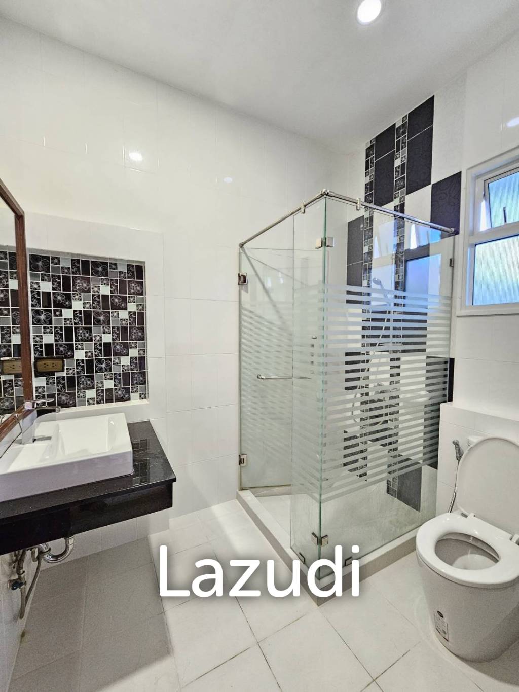12 Beds 8 Baths 720 SQ.M. Pool Villas Pattaya Park