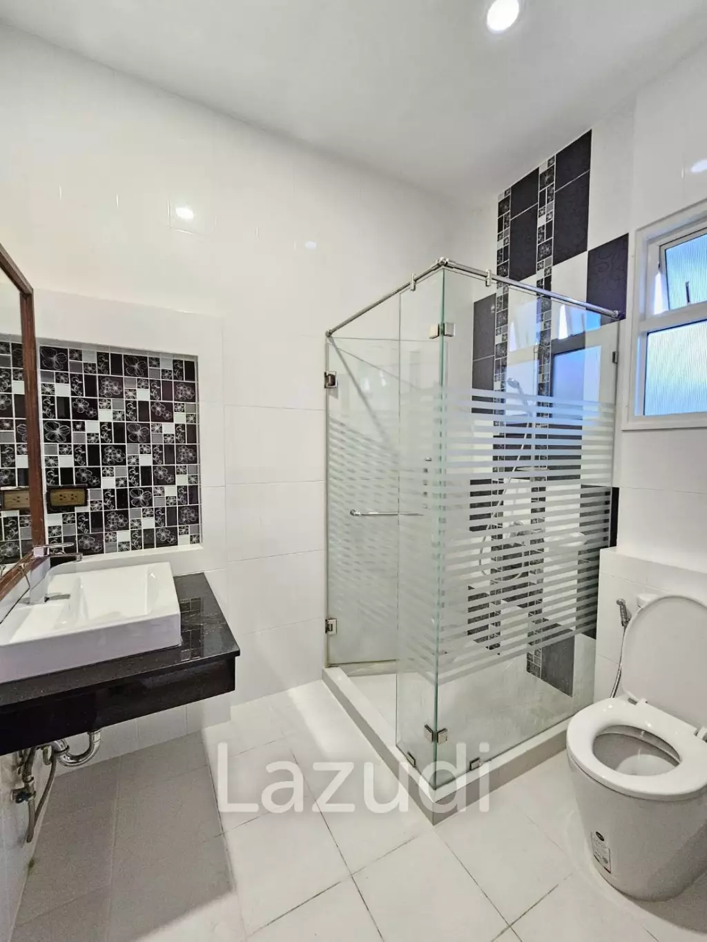 12 Beds 8 Baths 720 SQ.M. Pool Villas Pattaya Park
