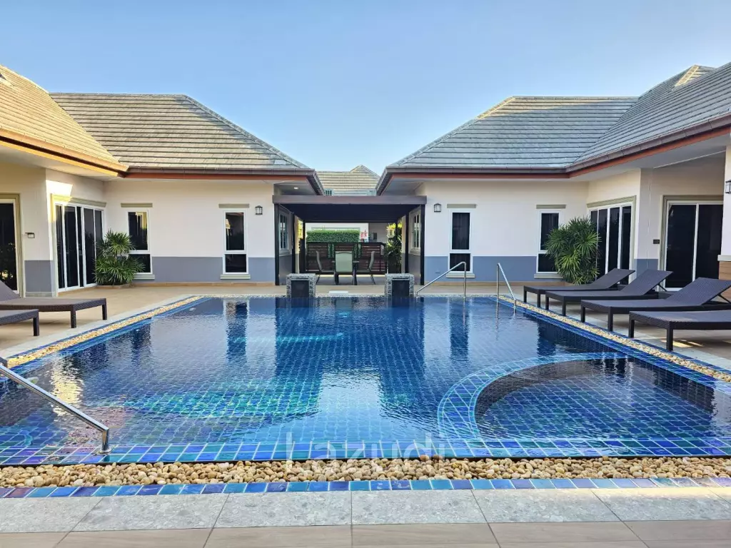 12 Beds 8 Baths 720 SQ.M. Pool Villas Pattaya Park