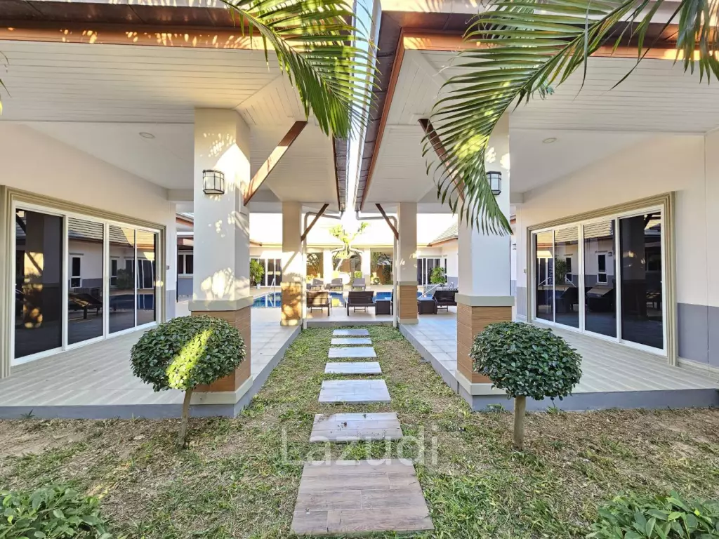 12 Beds 8 Baths 720 SQ.M. Pool Villas Pattaya Park
