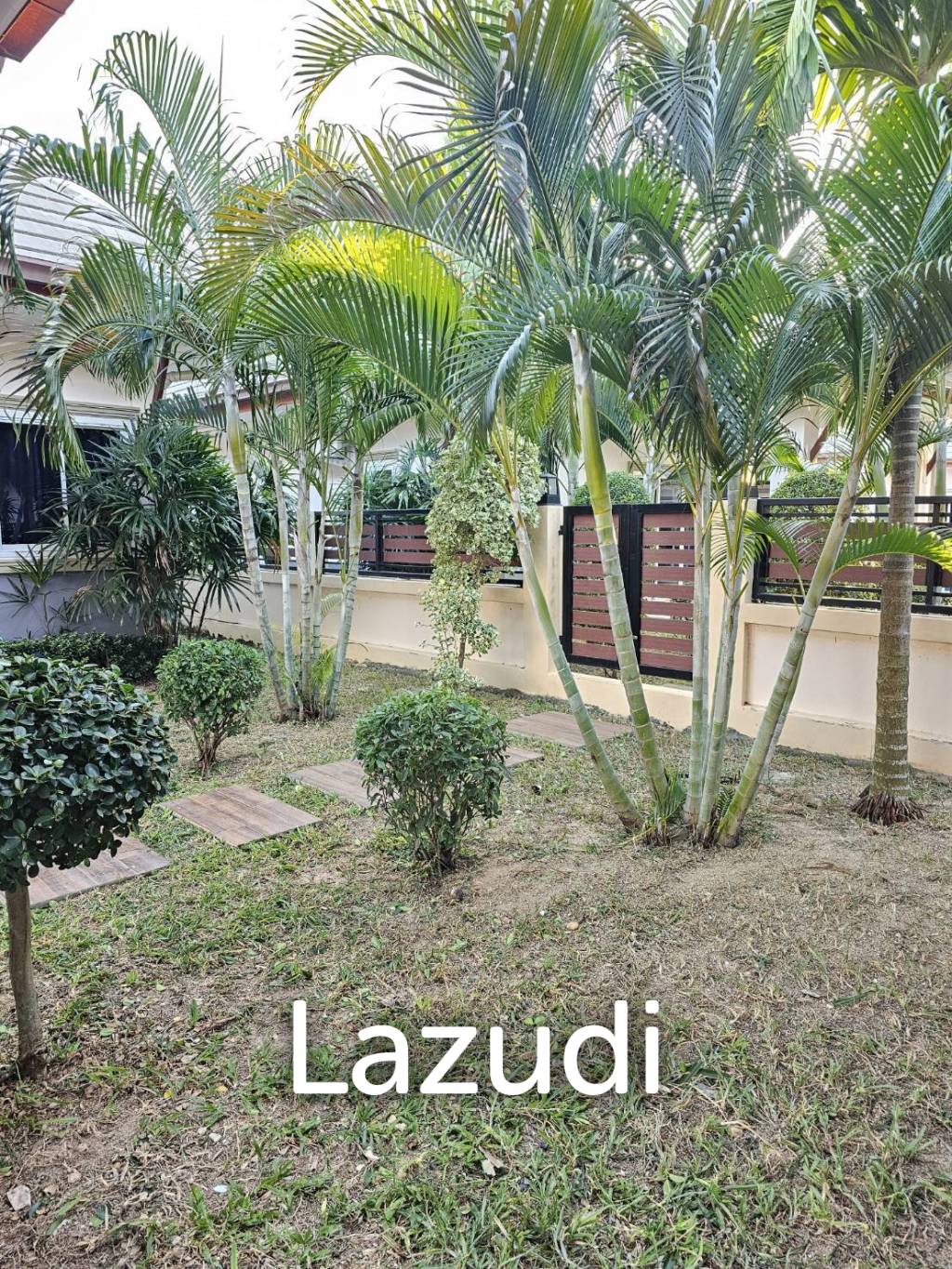 12 Beds 8 Baths 720 SQ.M. Pool Villas Pattaya Park