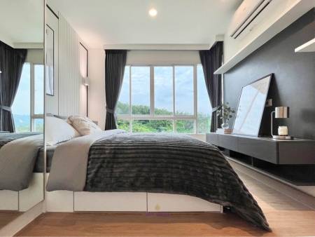 Mountain View, 1 Bedroom at Plus Condominium 2