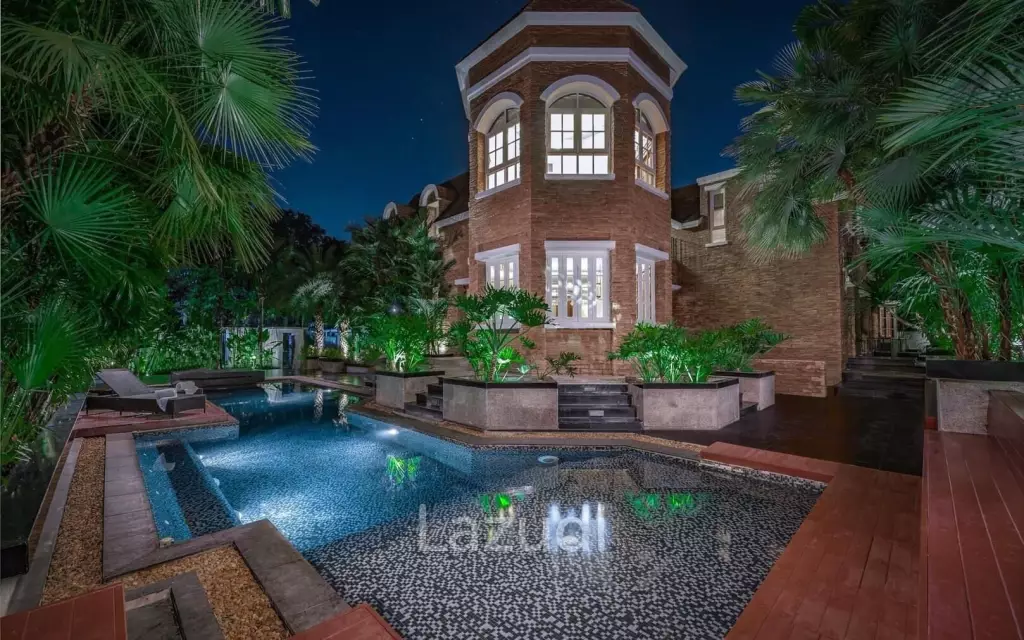 Exquisite 6-Bedroom Mansion in Sukhumvit Soi 71