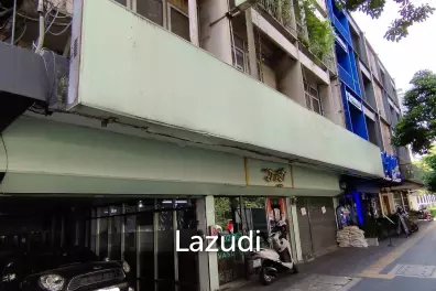 Prime Sukhumvit Main Sukhumvit Soi 30: 3 Shop houses in Phrom Phong - Ideal Investment Opportunity