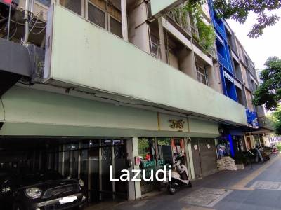 Prime Sukhumvit Main Sukhumvit Soi 30: 3 Shop houses in Phrom Phong - Ideal Investment Opportunity