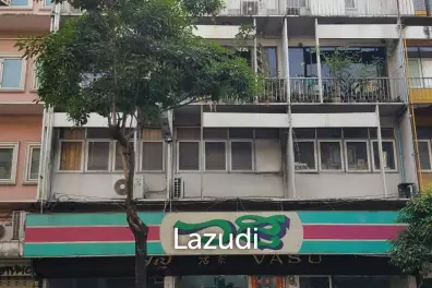 Prime Sukhumvit Main Sukhumvit Soi 30: 3 Shop houses in Phrom Phong - Ideal Investment Opportunity