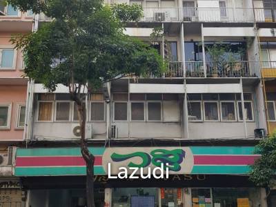 Prime Sukhumvit Main Sukhumvit Soi 30: 3 Shop houses in Phrom Phong - Ideal Investment Opportunity