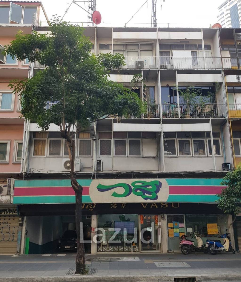 Prime Sukhumvit Main Sukhumvit Soi 30: 3 Shop houses in Phrom Phong - Ideal Investment Opportunity