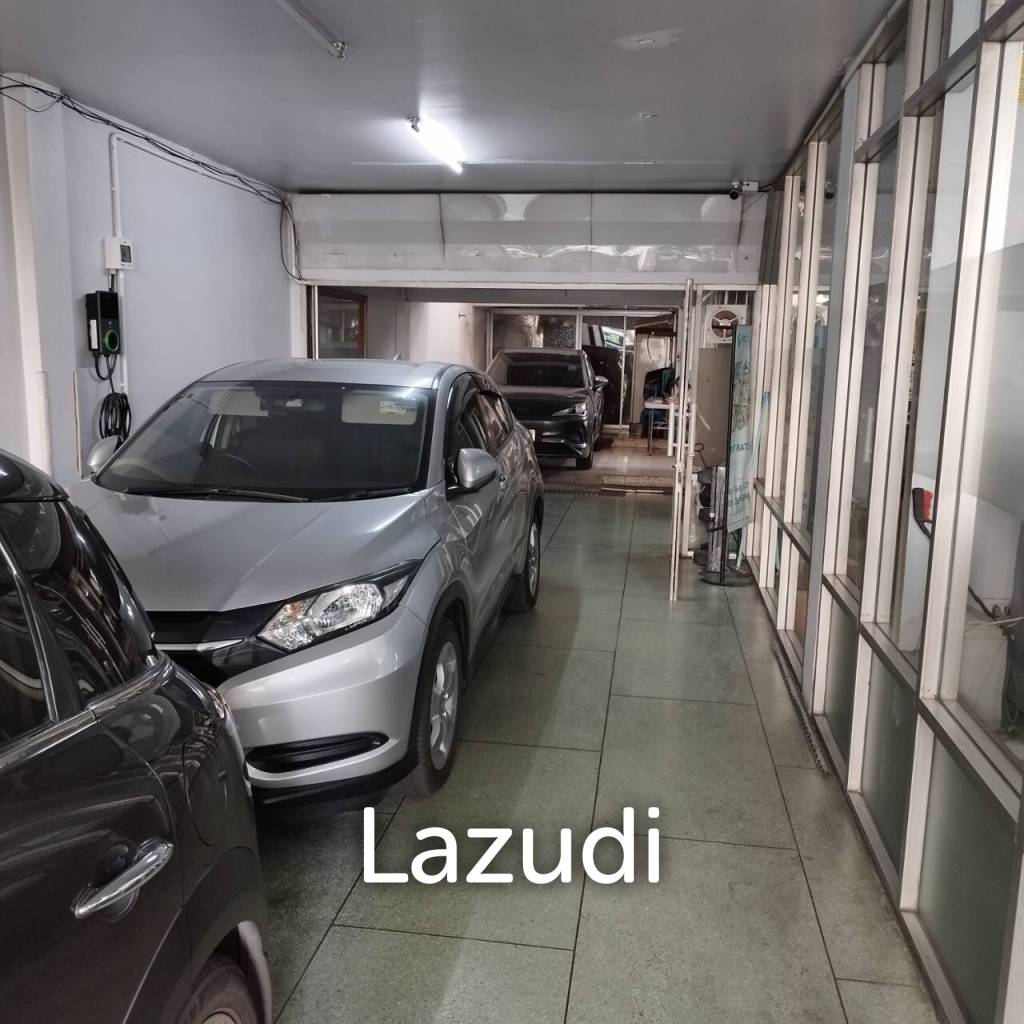Prime Sukhumvit Main Sukhumvit Soi 30: 3 Shop houses in Phrom Phong - Ideal Investment Opportunity