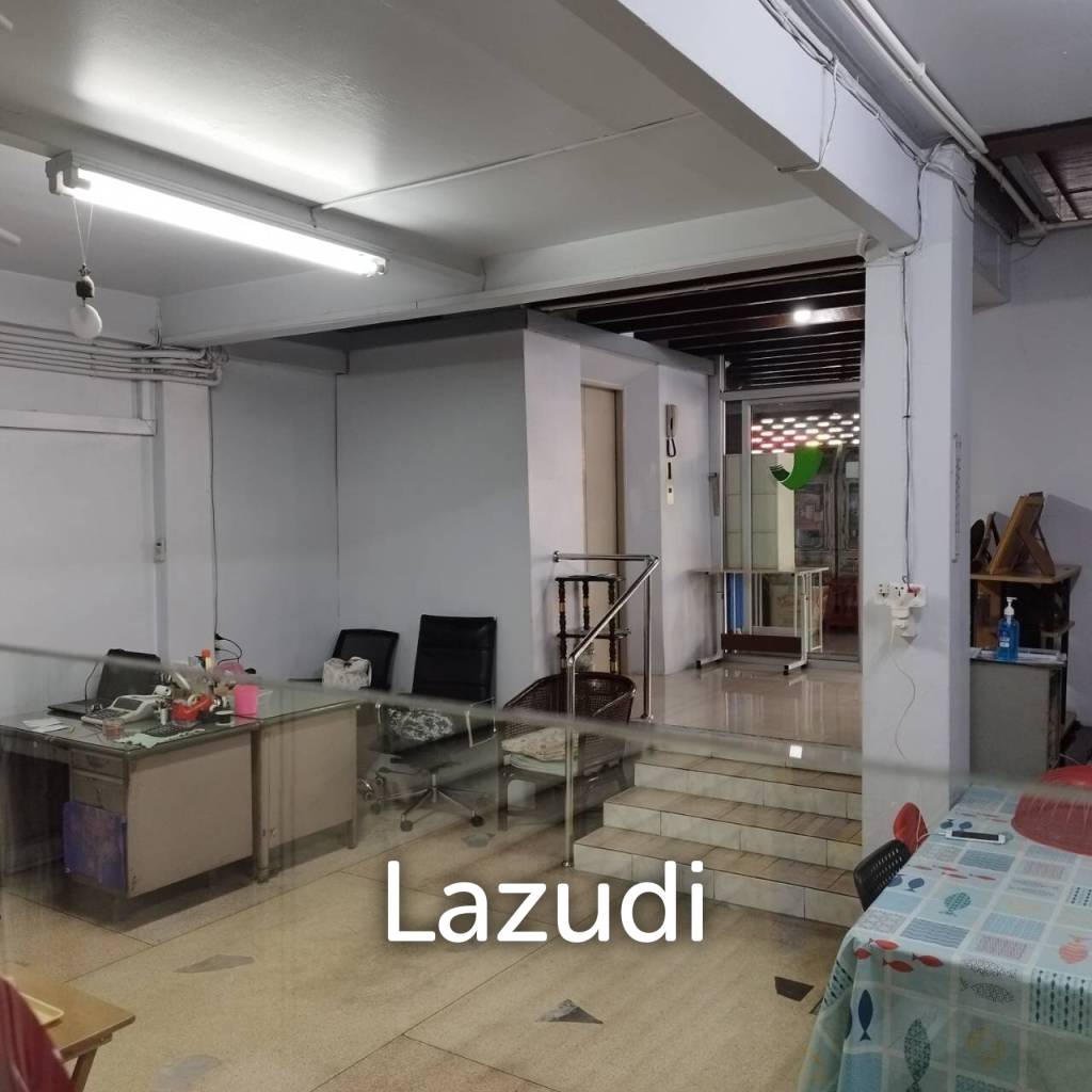 Prime Sukhumvit Main Sukhumvit Soi 30: 3 Shop houses in Phrom Phong - Ideal Investment Opportunity