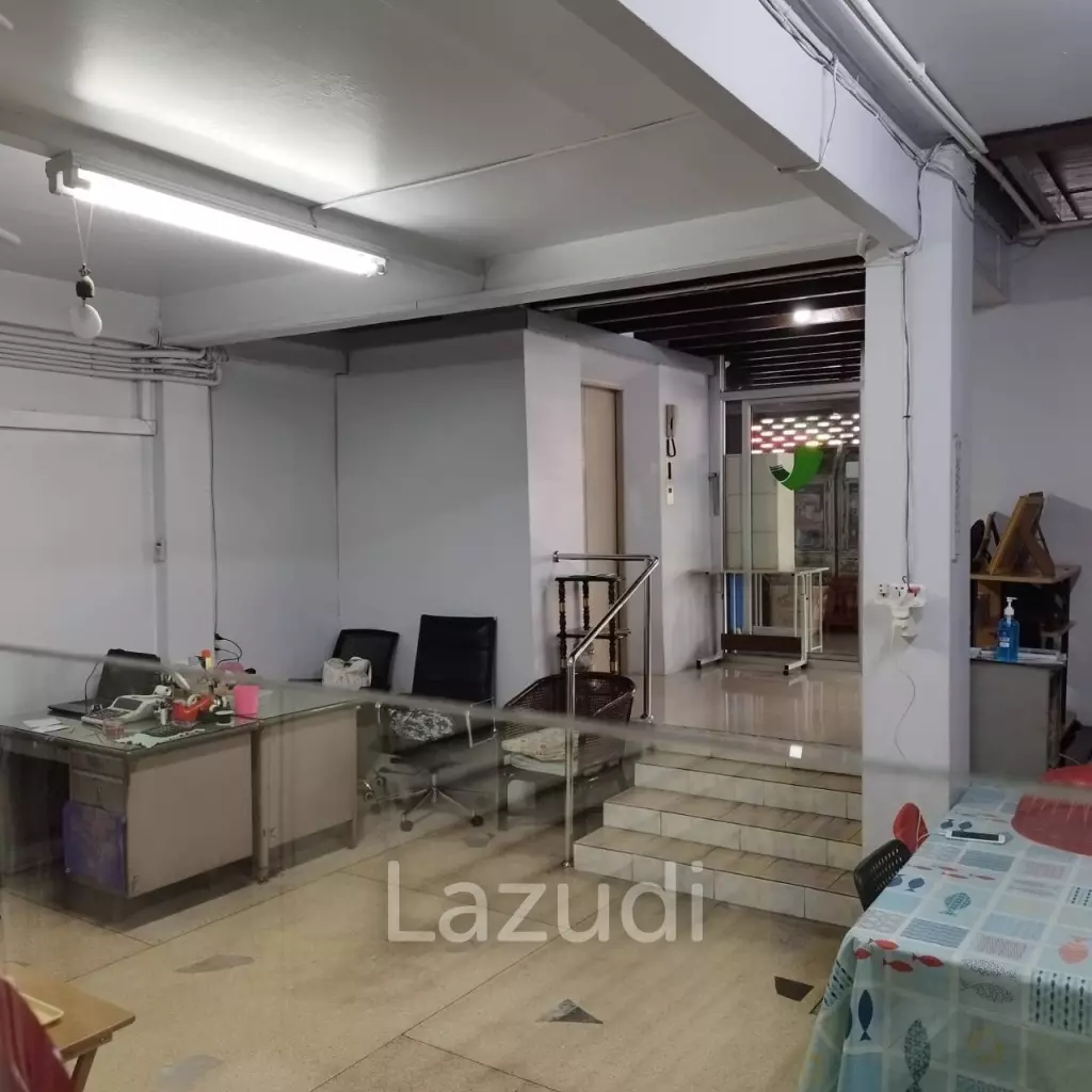 Prime Sukhumvit Main Sukhumvit Soi 30: 3 Shop houses in Phrom Phong - Ideal Investment Opportunity