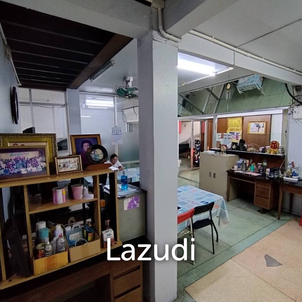 Prime Sukhumvit Main Sukhumvit Soi 30: 3 Shop houses in Phrom Phong - Ideal Investment Opportunity