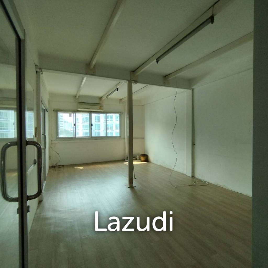 Prime Sukhumvit Main Sukhumvit Soi 30: 3 Shop houses in Phrom Phong - Ideal Investment Opportunity