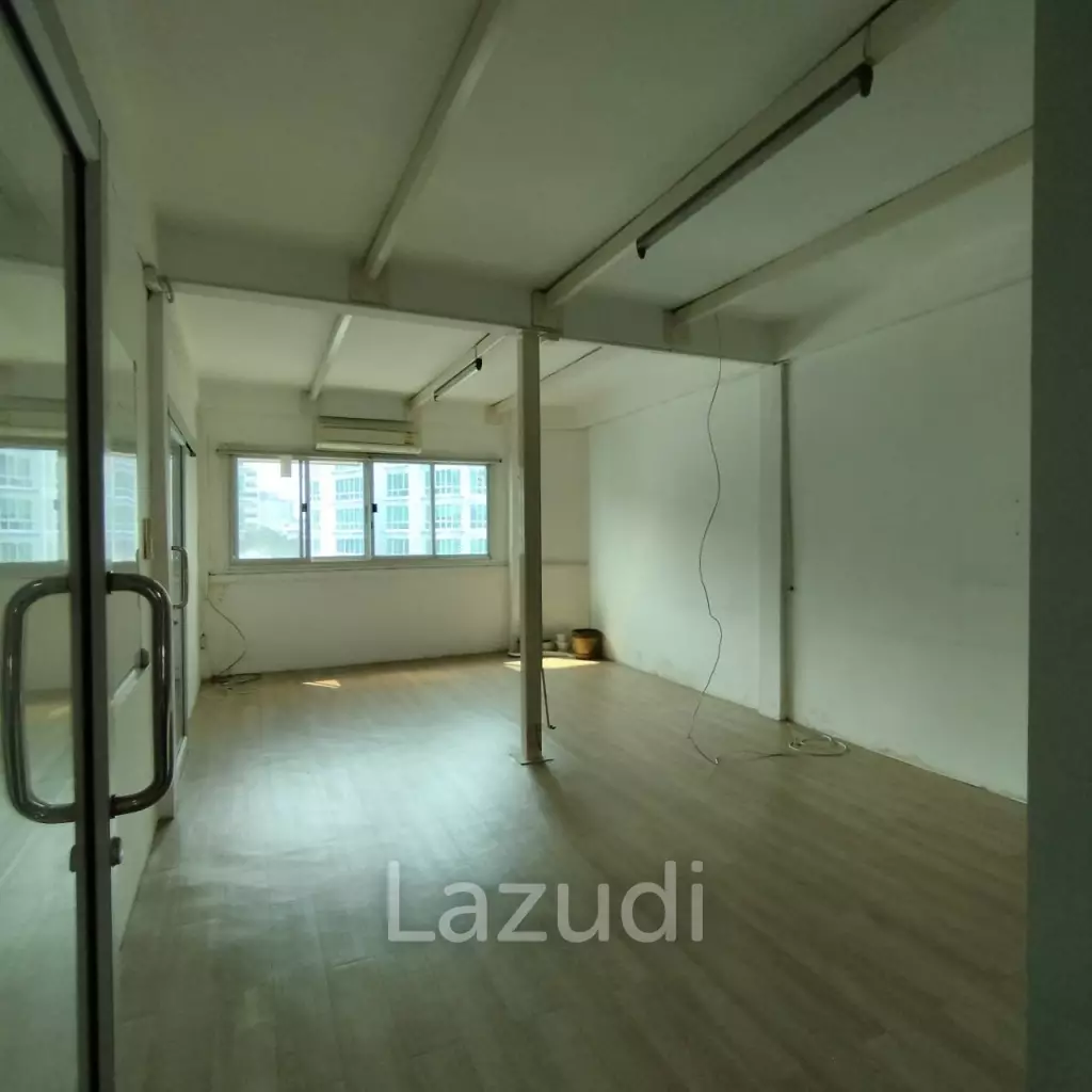 Prime Sukhumvit Main Sukhumvit Soi 30: 3 Shop houses in Phrom Phong - Ideal Investment Opportunity