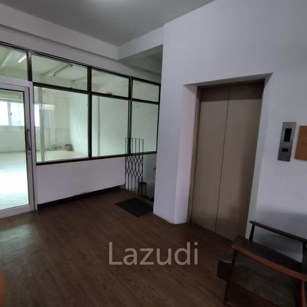 Prime Sukhumvit Main Sukhumvit Soi 30: 3 Shop houses in Phrom Phong - Ideal Investment Opportunity