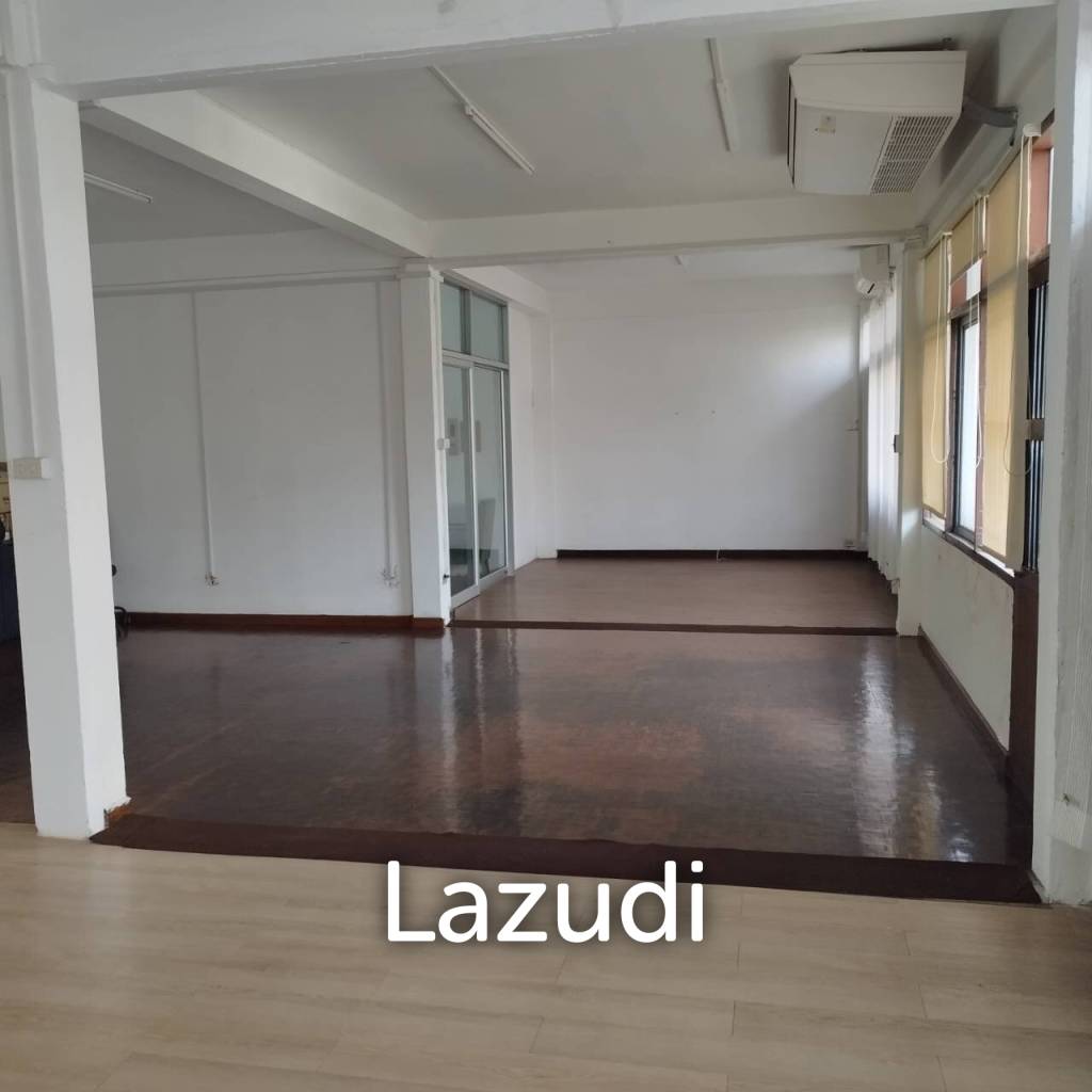 Prime Sukhumvit Main Sukhumvit Soi 30: 3 Shop houses in Phrom Phong - Ideal Investment Opportunity