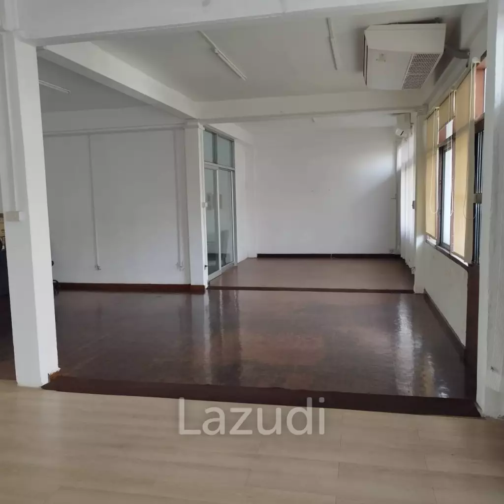 Prime Sukhumvit Main Sukhumvit Soi 30: 3 Shop houses in Phrom Phong - Ideal Investment Opportunity