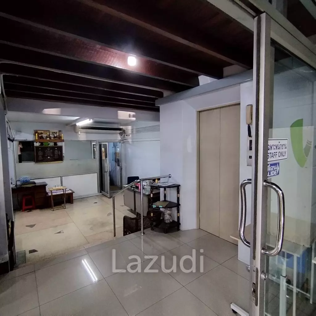 Prime Sukhumvit Main Sukhumvit Soi 30: 3 Shop houses in Phrom Phong - Ideal Investment Opportunity