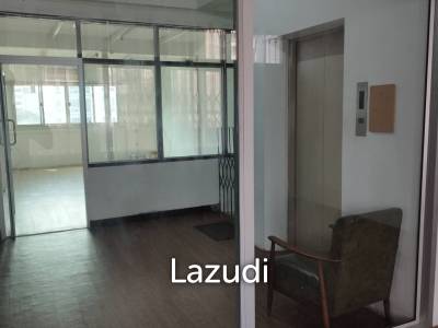 Prime Sukhumvit Main Sukhumvit Soi 30: 3 Shop houses in Phrom Phong - Ideal Investment Opportunity