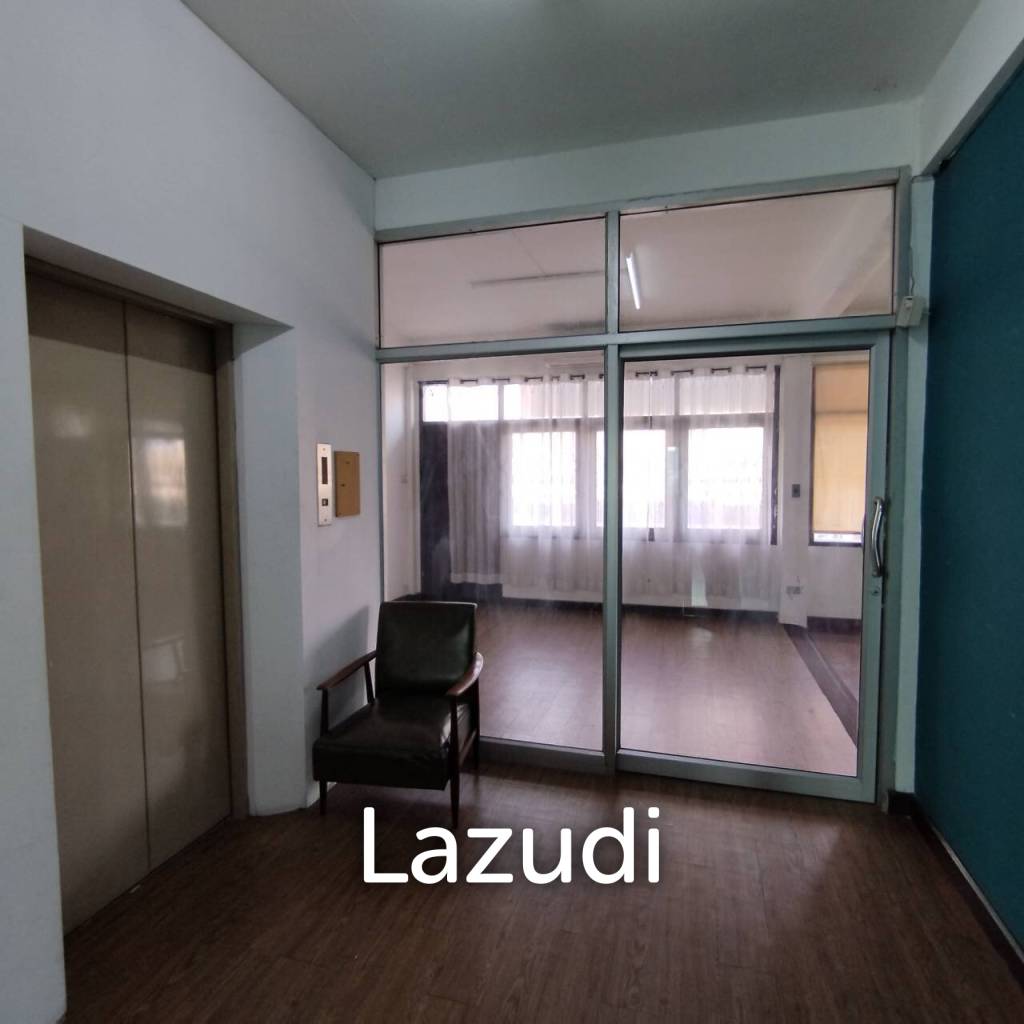 Prime Sukhumvit Main Sukhumvit Soi 30: 3 Shop houses in Phrom Phong - Ideal Investment Opportunity